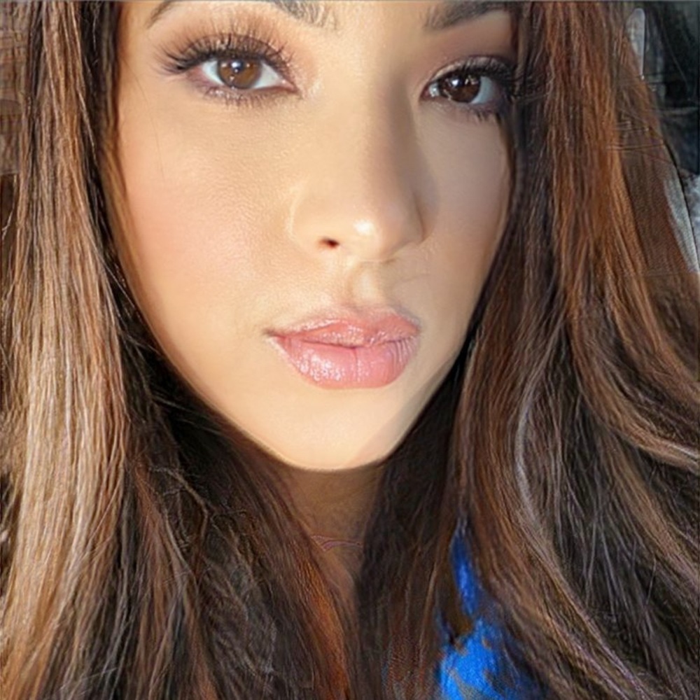 Meet your Posher, Mia